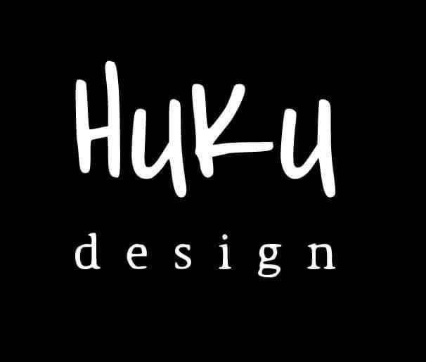 Ukázky 3D tisku HuKu design: kostky, velikonoční vajíčko, jablko, ježek, medaile a zápichy na dorty